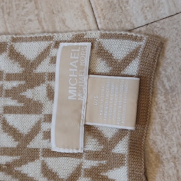 MICHAEL Michael Kors Signature Logo Stylish Scarf - Picture 2 of 4